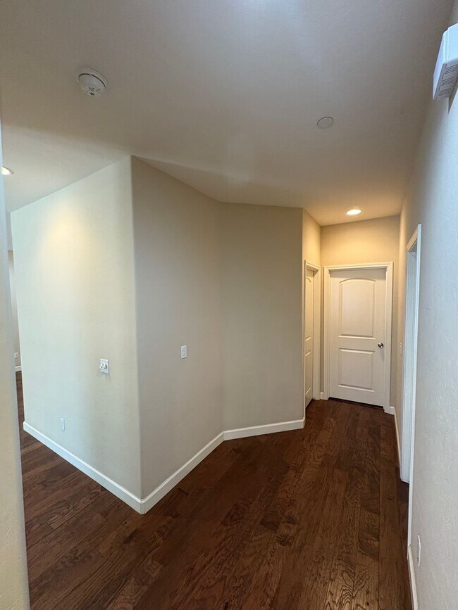 Building Photo - SE Visalia home Coming Soon!!