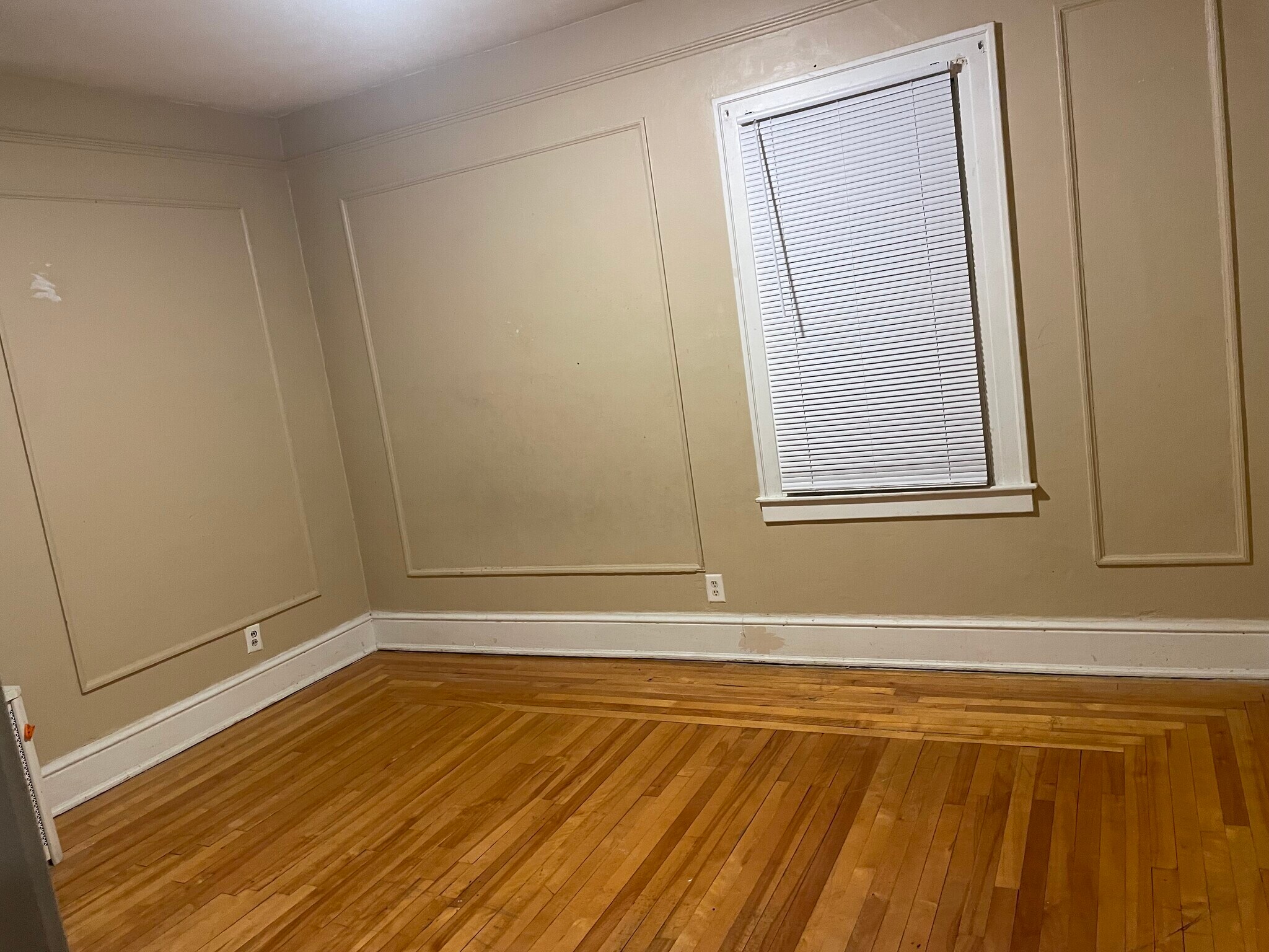 Building Photo - 572 Dickinson St