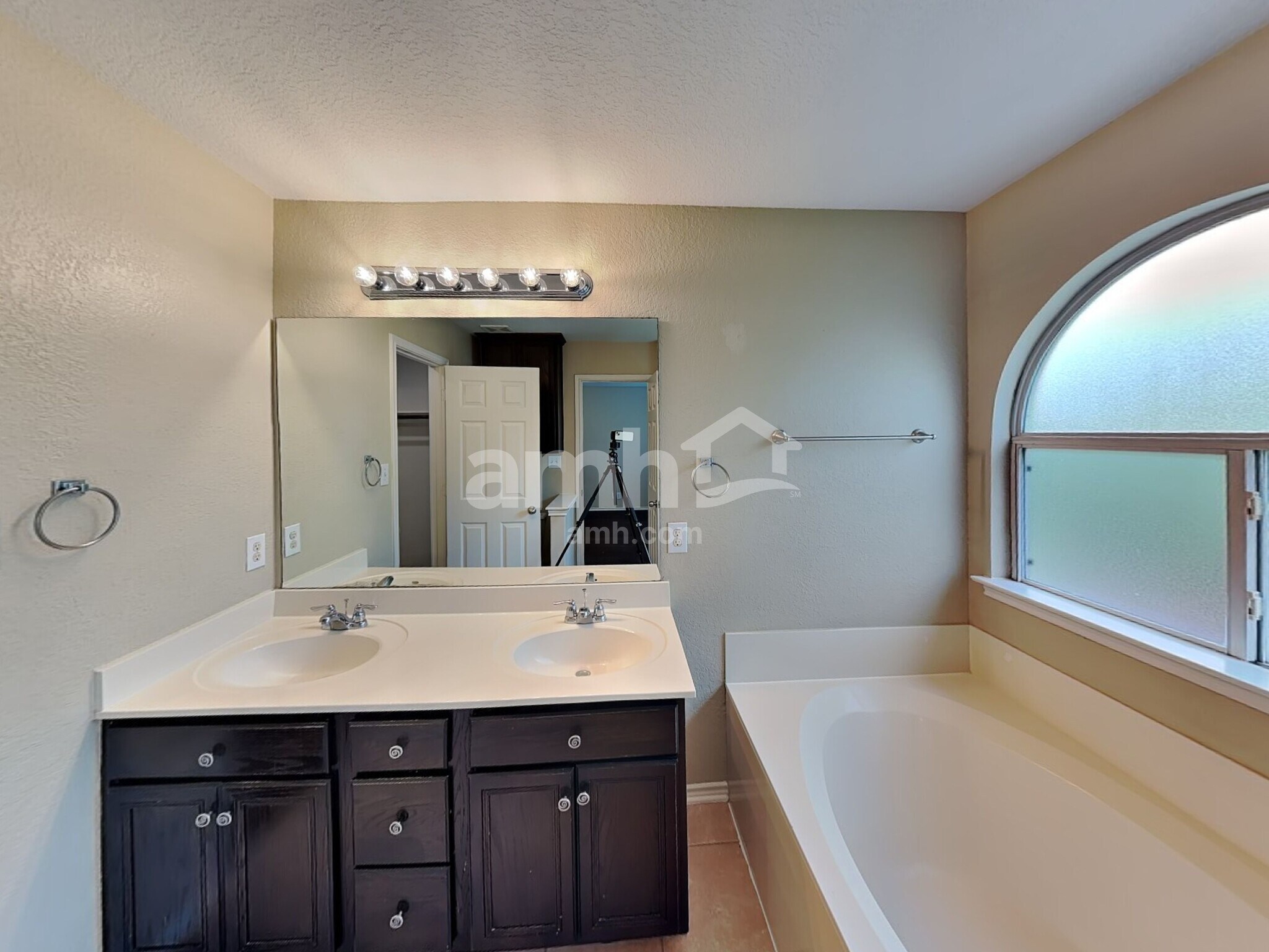 Building Photo - 12139 Karnes Way