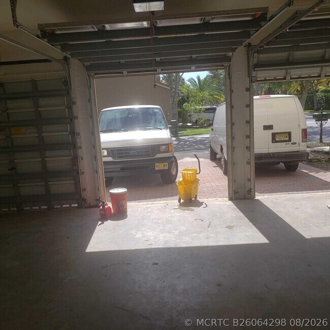 Building Photo - 833 SW 167th Ave