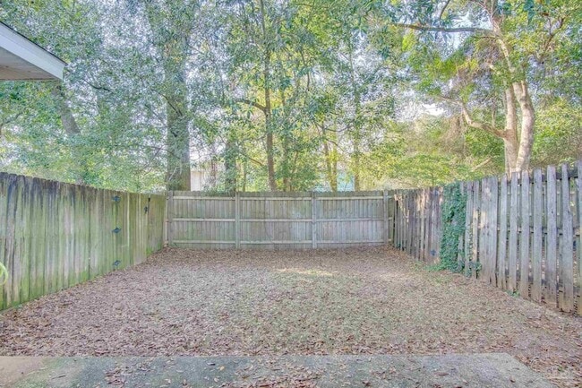 Building Photo - 8115 Heirloom Dr