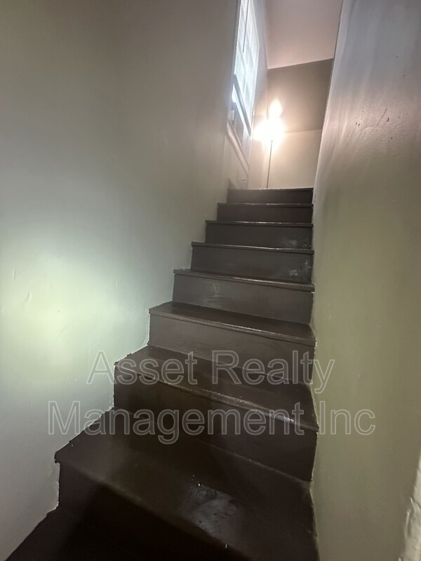 Building Photo - 500 W Strang St