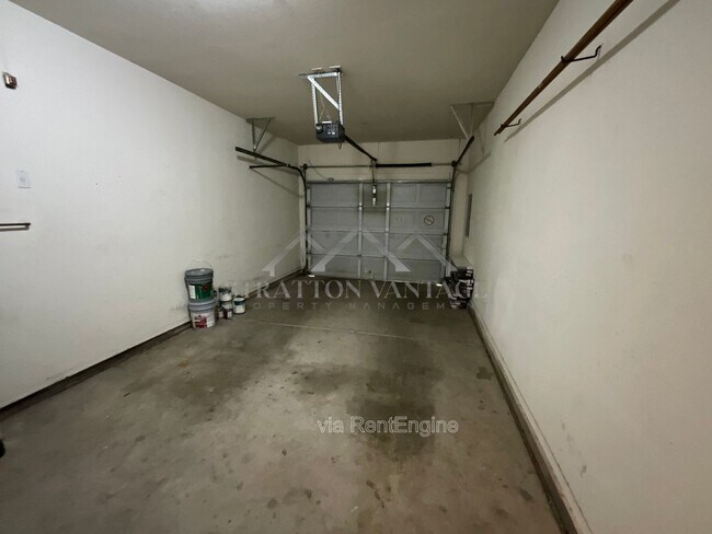 Building Photo - 1445 E Broadway Rd