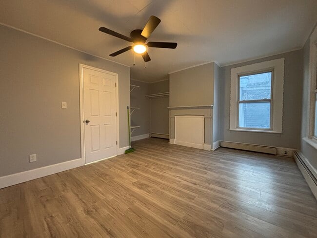 Building Photo - 318 E 1st Ave