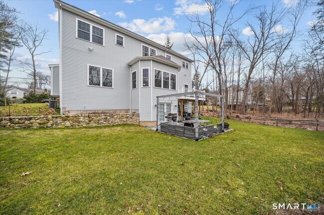 Building Photo - 1049 Stillwater Rd