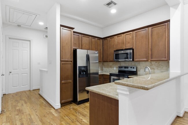 Building Photo - 1303 Sherwood Point Ln