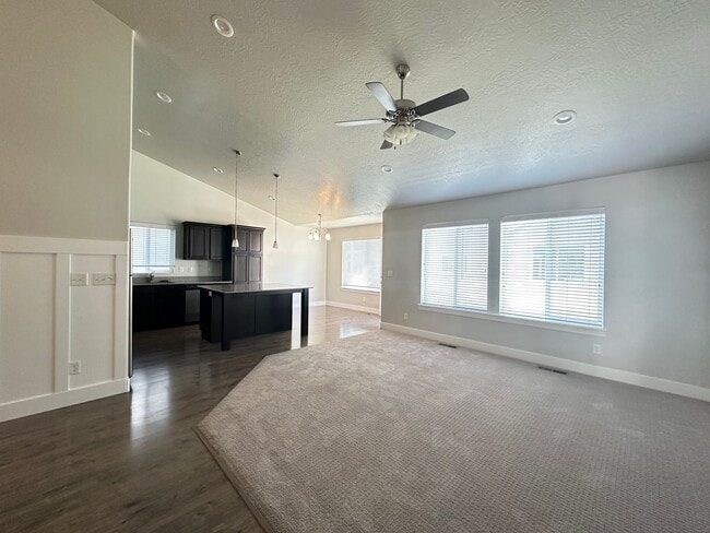 Building Photo - Large Lehi Home Now Available!
