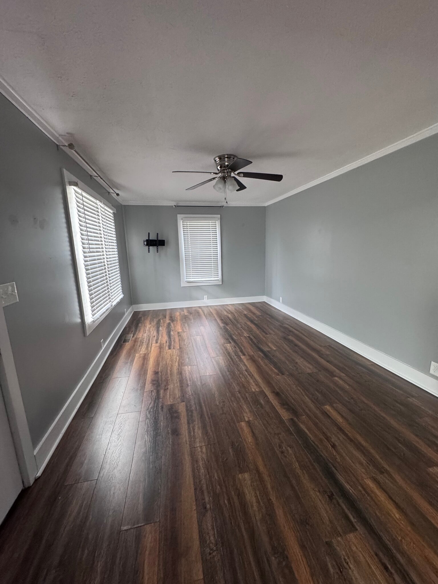 Building Photo - 1615 N Maple Ave