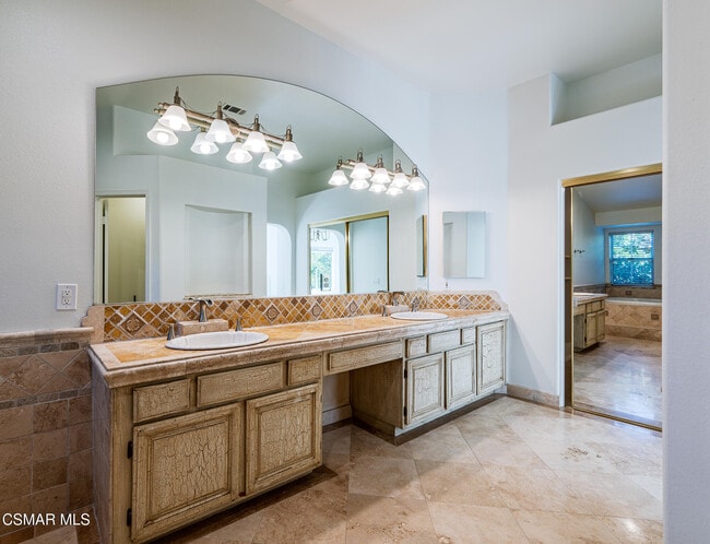 Building Photo - 2612 Yellowwood Dr