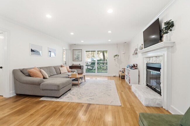 Building Photo - 3Bed/2.5Bath Family Home in Snee Farms