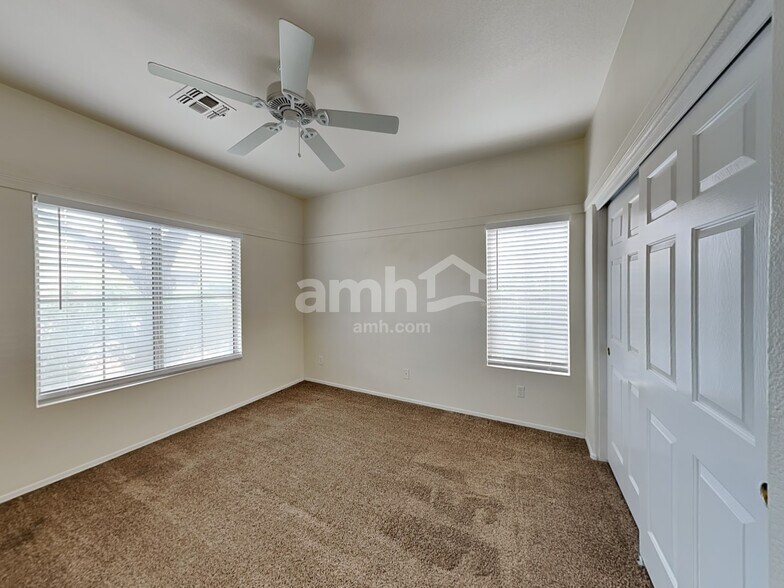 Building Photo - 40738 N Robinson Dr