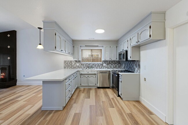 Building Photo - 9741 Treetop Dr