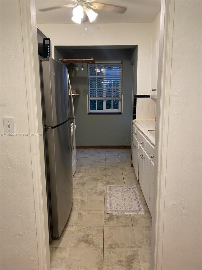 Building Photo - 11701 NE 11th Pl