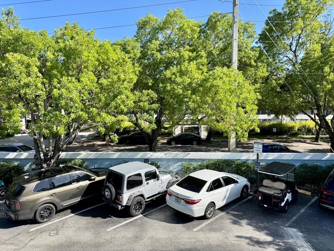 Building Photo - 798 Crandon Blvd