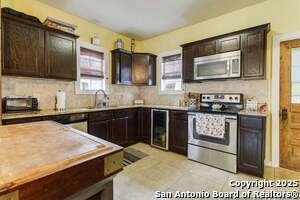 Building Photo - 419 W Lullwood Ave