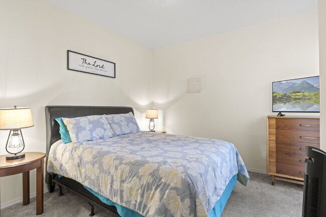 Building Photo - Fully Furnished Condo in Stratmoor Hills - Utilities Provided!