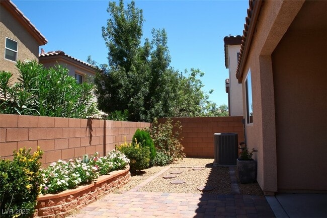 Building Photo - 7508 Luna Bella Ave