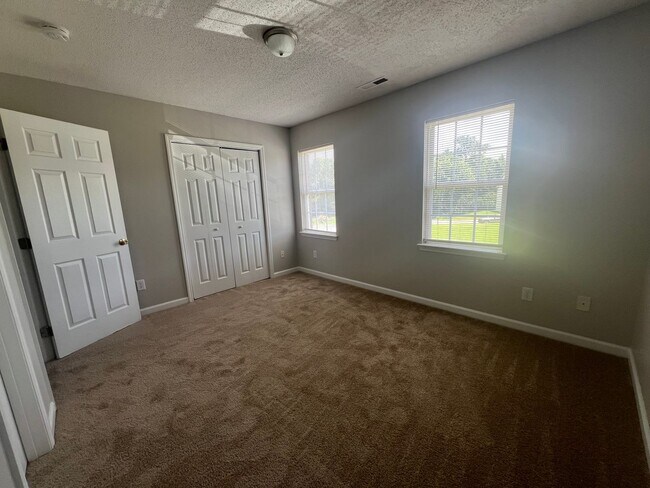 Building Photo - This property features 2 bedrooms and 2.5 bathrooms. Conveniently located near shopping centers, ...