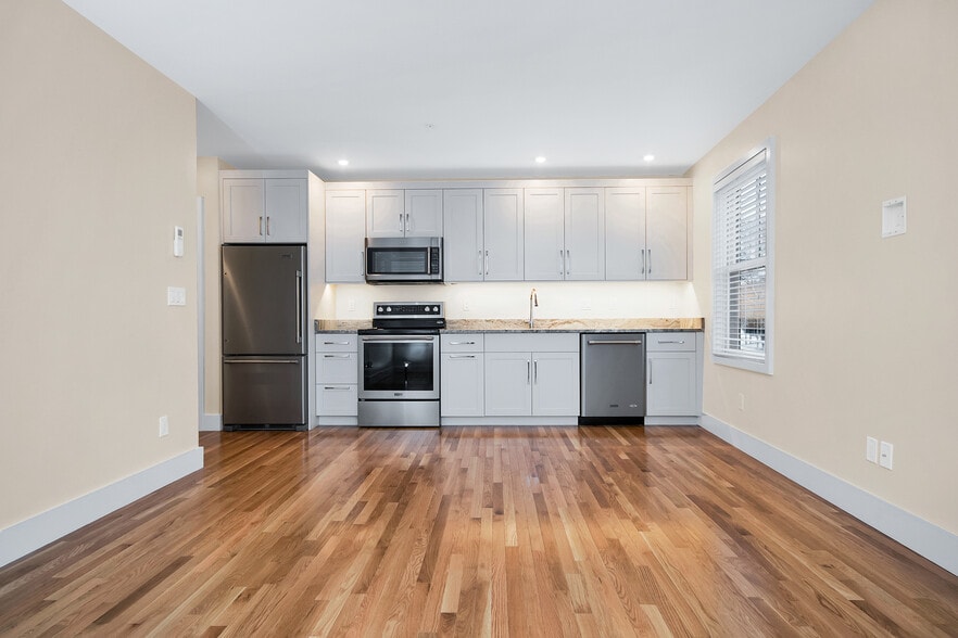 Primary Photo - 223 Cumberland Ave