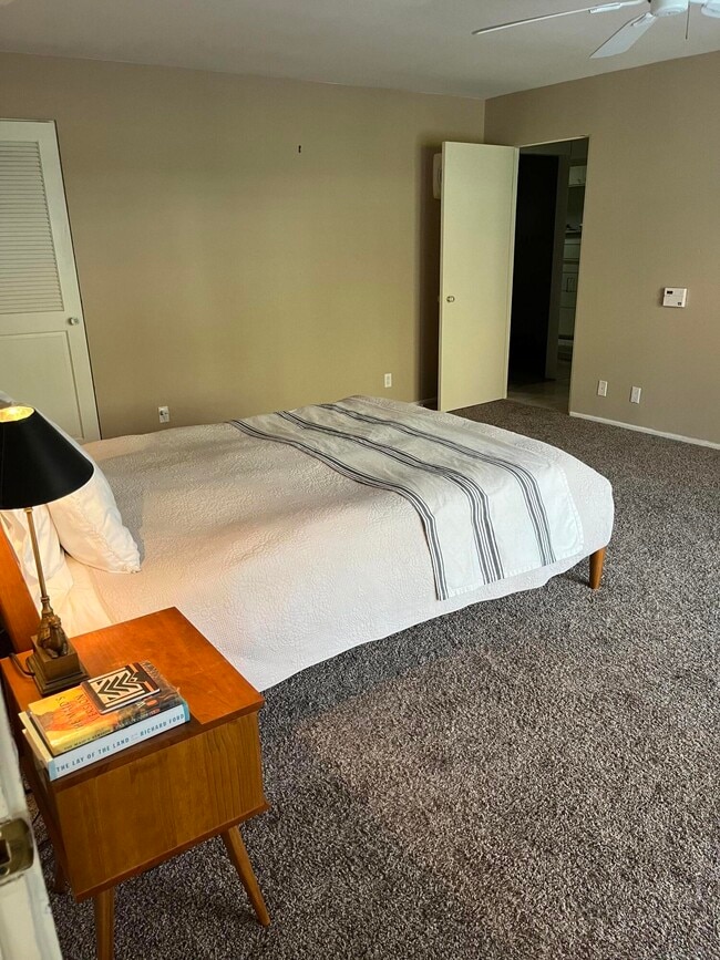 Building Photo - 555 W Baristo Rd