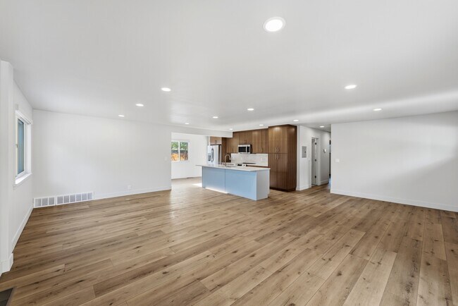 Building Photo - 1153 Buccaneer Dr