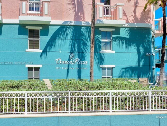 Building Photo - 2051 SE 3rd St