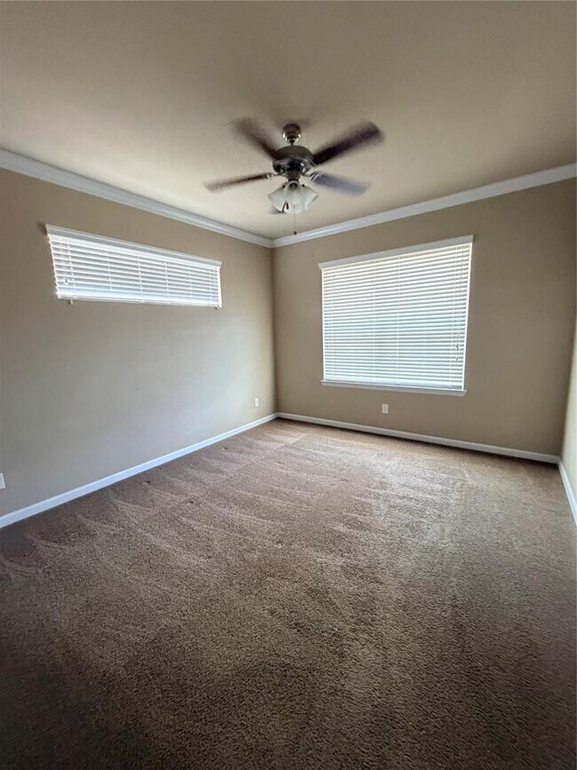 Building Photo - 4705 Rosedale Ave