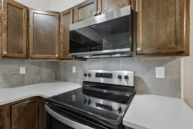 Building Photo - 510 N Marshall Dr