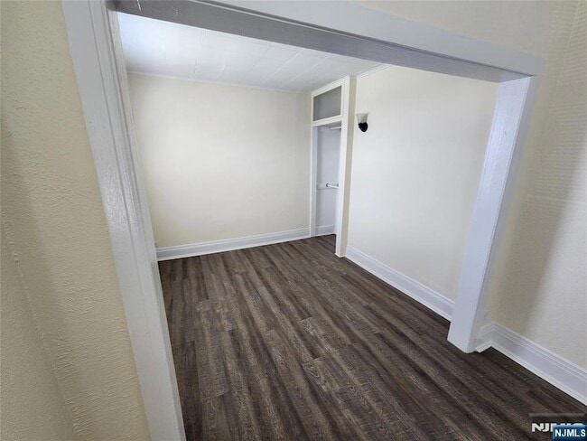 Building Photo - 432 Broad Ave