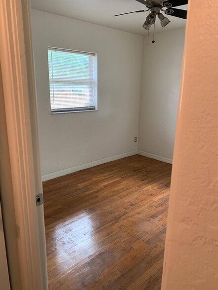 Room - 2634 39th Ave N