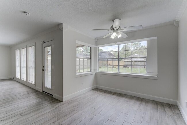Building Photo - 560 Landfall Ln