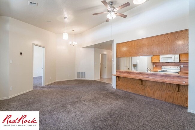 Building Photo - 3 Bedroom End Unit Home in Downtown St. George