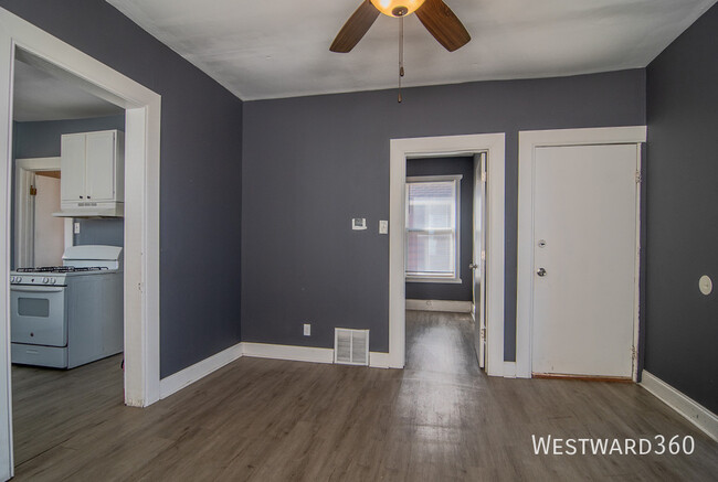 Building Photo - Chicago Heights 2-bedroom offering comfort...