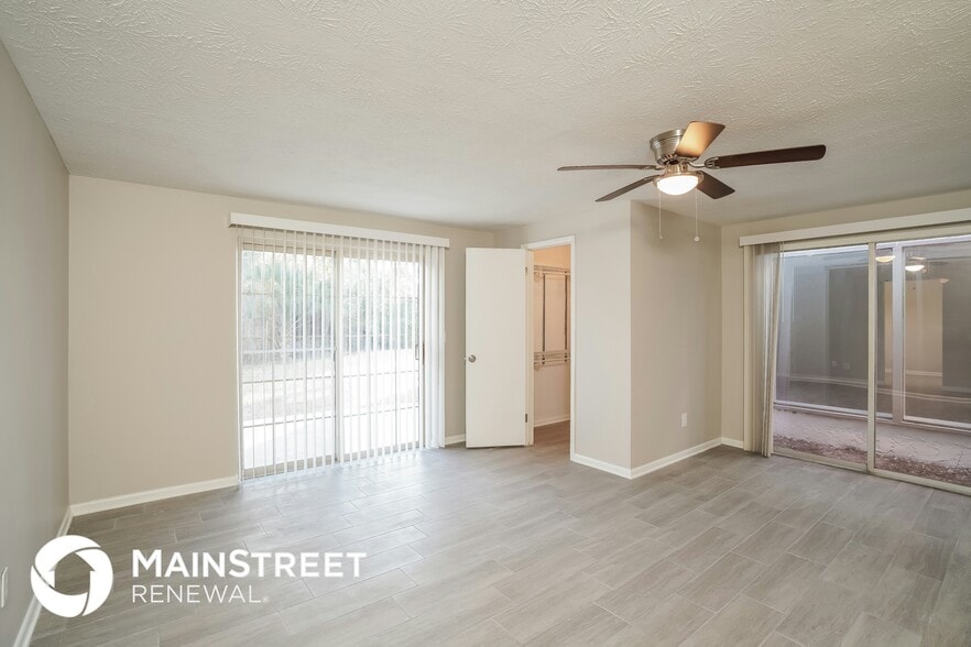 Building Photo - 970 Dostie Cir