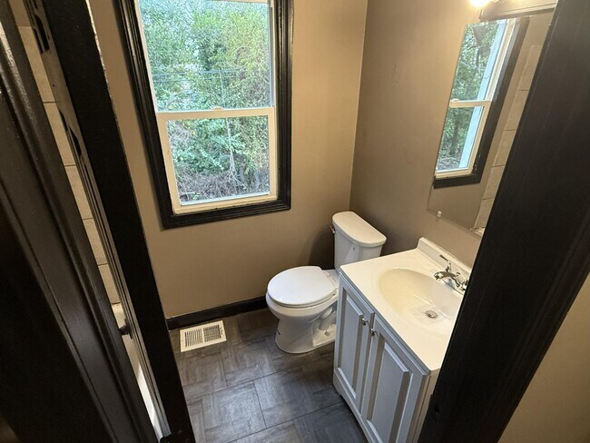 Building Photo - 3622-28 East 9th Avenue