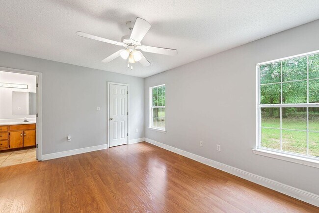 Building Photo - 5163 Jolene Cir