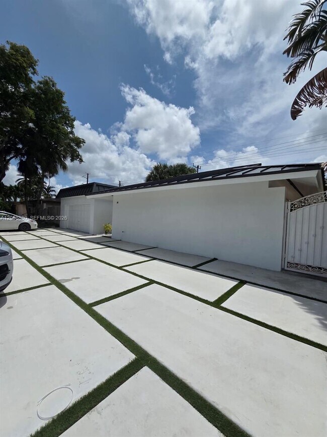 Building Photo - 8404 SW 102nd Pl