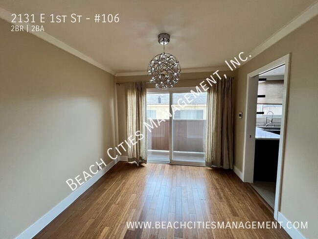 Building Photo - Condo located One Block from the Beach wit...