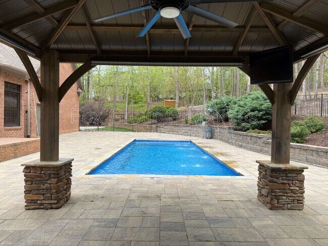 Building Photo - 143 Greenbay Rd