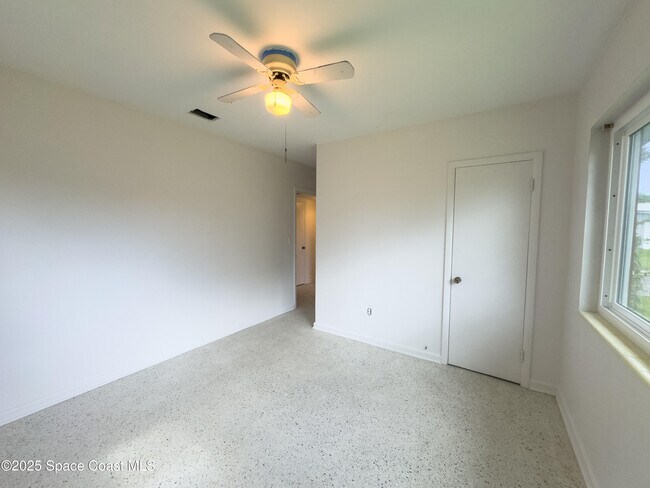 Building Photo - 728 Lund Ct