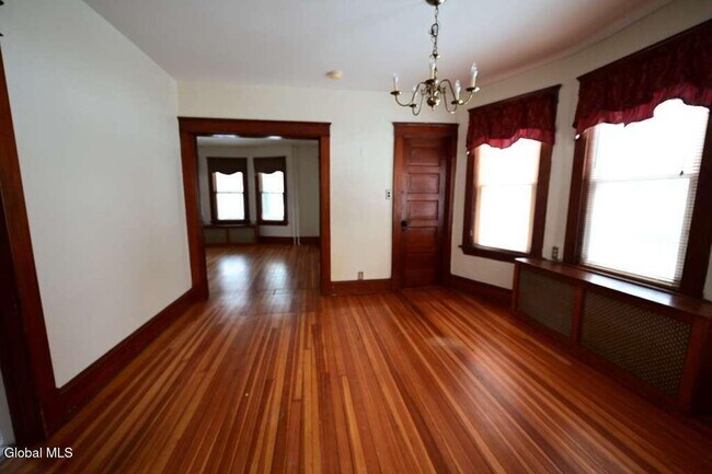 Building Photo - 11 Brayton St