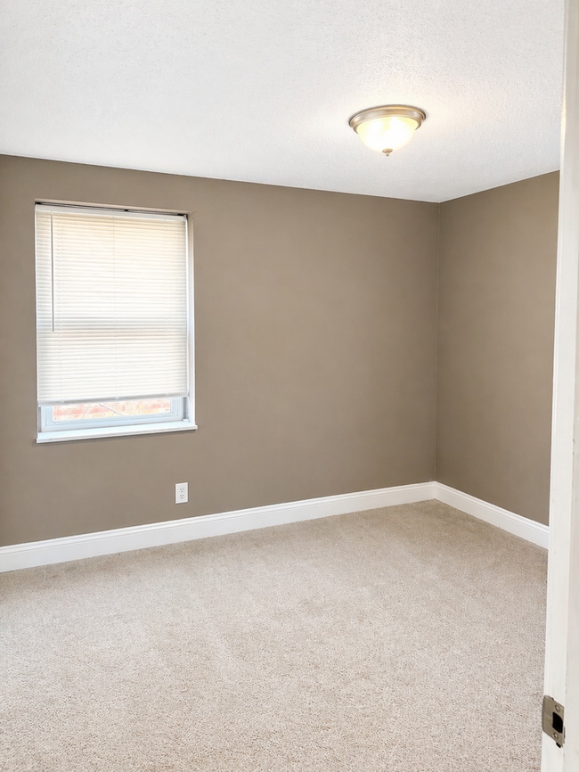 Building Photo - 978 Warder Ave