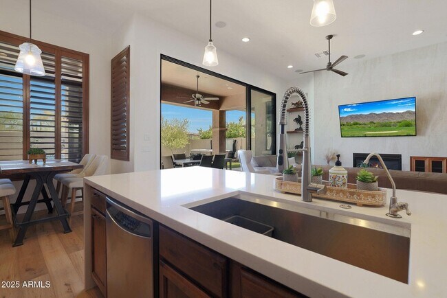 Building Photo - 9973 E Edgestone Dr