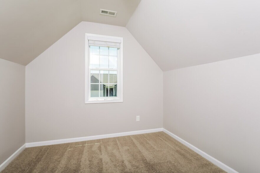 Building Photo - 105 Sloan Dr