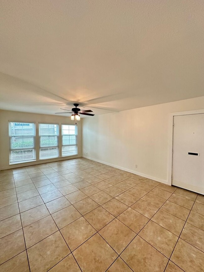 Building Photo - Anaheim 3 Bedroom 2.5 Bath Townhome - 1 Ca...