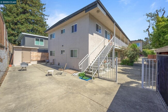 Building Photo - 2134 McGee Ave