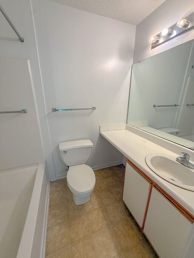 Building Photo - Top floor 4 bed 4 bath condo! On Wolfline, perfect for roommates!