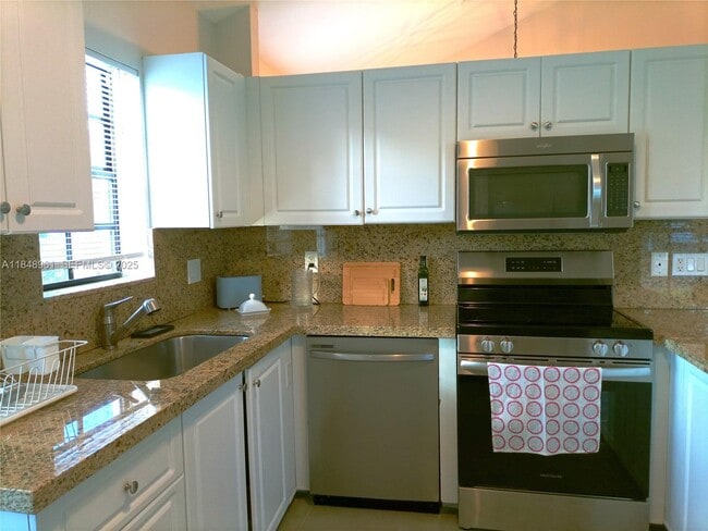 Building Photo - 13473 Fountain View Blvd