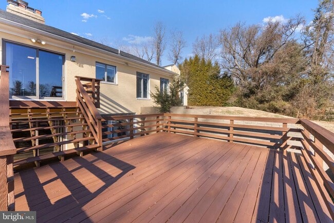 Building Photo - 901 Walker Rd