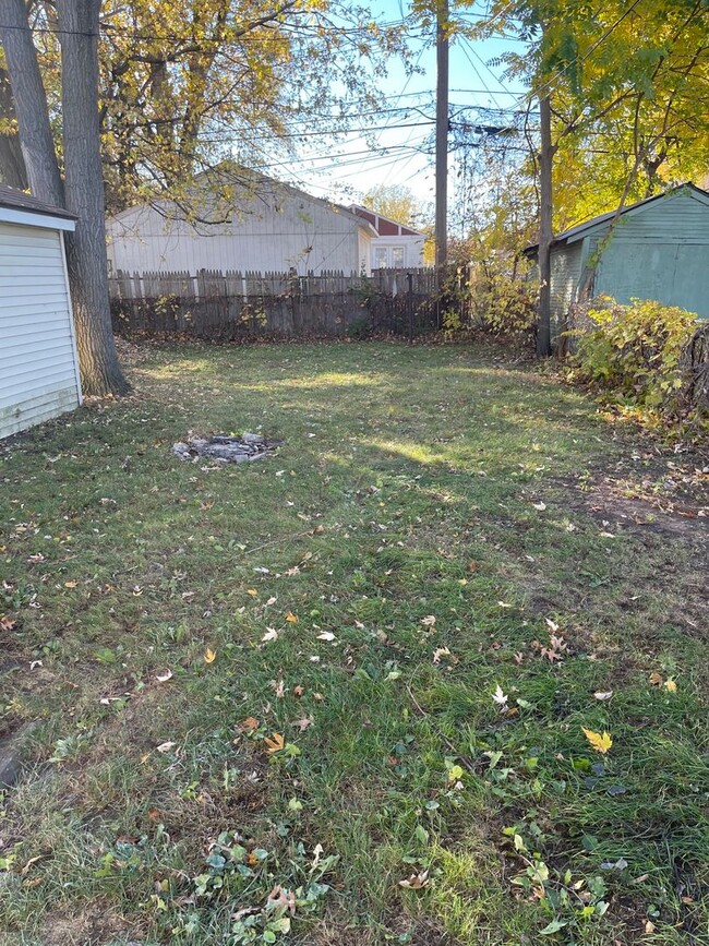 Building Photo - Charming 2bd/2ba Bungalow in Madison Heights